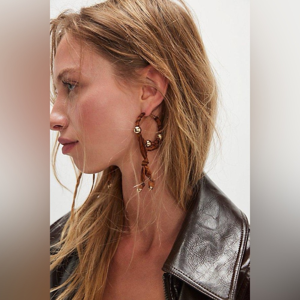 Free People Lingering Love Hoops NWT Brown - Picture 2 of 5